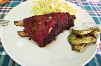 ORA MESEI: Coaste de porc la grătar cu sos BBQ