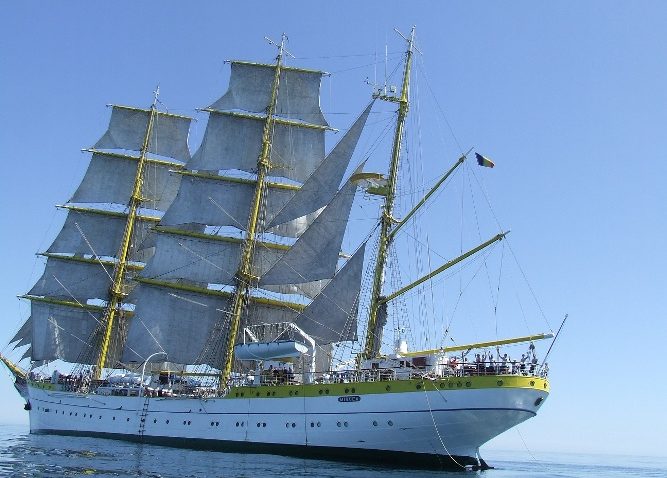 Nava școală ”Mircea” se întoarce acasă