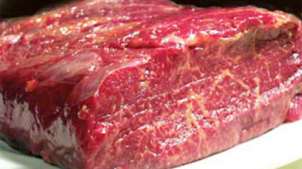 Mașină radiată din circulaţie, folosită de un şofer fără permis la transportul ilegal de carne de cal