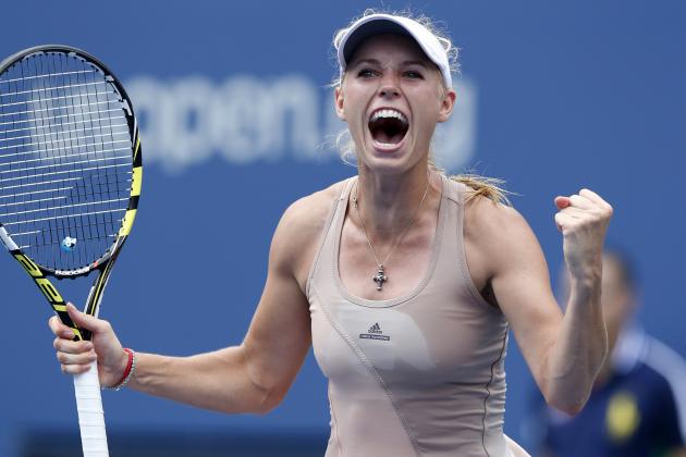 Caroline Wozniacki mai are un mic avans în fața Simonei Halep