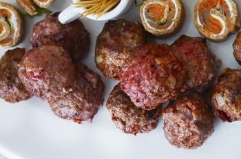 ORA MESEI: Chifteluțe suedeze cu merișoare