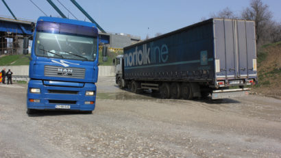 Transportul de marfă către port, la control!