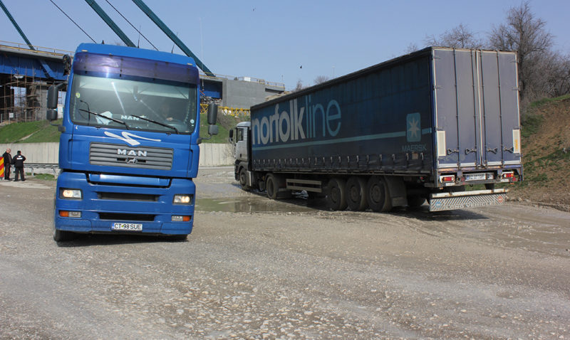 Transportul de marfă către port, la control!