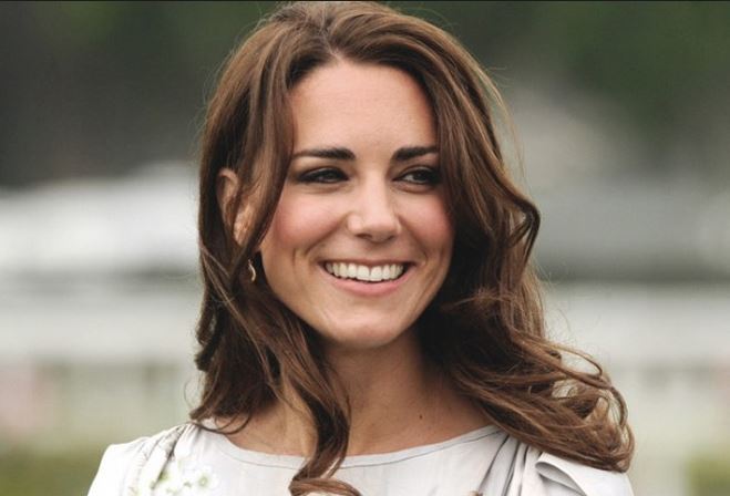 Familia conducătoare a Marii Britanii are un nou membru. Ducesa de Cambridge a născut o fetiţă