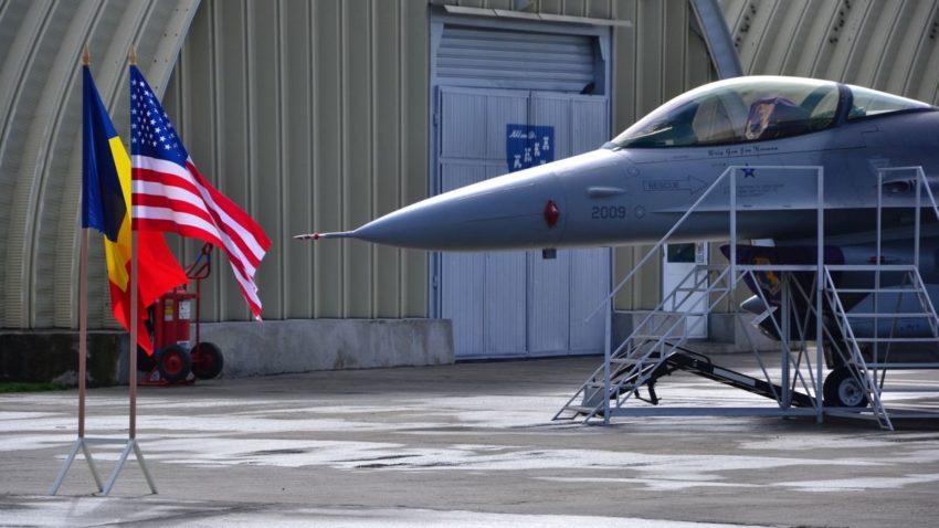 Baza aeriană de la Feteşti, pregătită pentru avioane şi tehnică NATO
