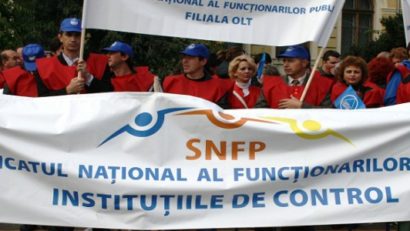 Funcționarii publici ies în stradă