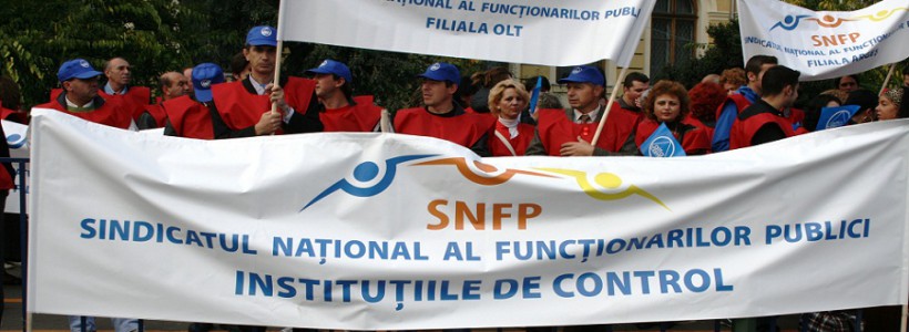 Funcționarii publici ies în stradă