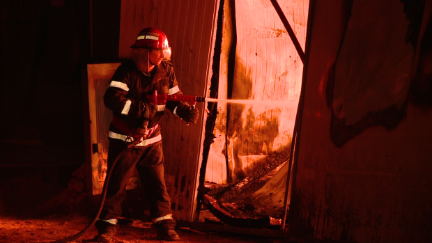Incendiu la un depozit de lemne