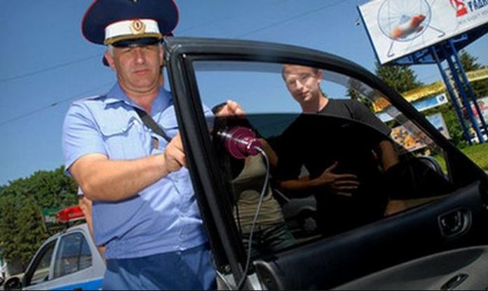 Reguli noi pentru foliile auto. Amenzile ajung la 2.000 de lei
