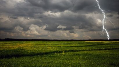 Vremea în Dobrogea: ploi, fulgere şi grindină. De vineri se îmbunătăţeşte
