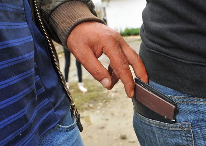 Ori îi ascultaţi pe poliţişti, ori vă ascultă ei, când vă iau declaraţii