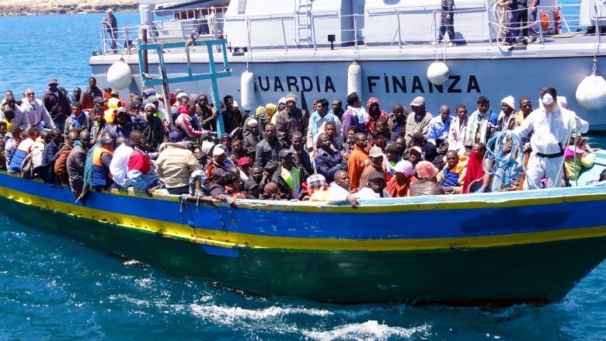 900 de imigranți salvați miercuri în Marea Mediterană