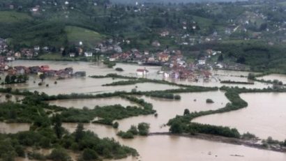 Apele distrug şi ucid din nou