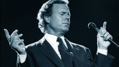 Concertul lui Julio Iglesias de la Bucureşti, AMÂNAT. Ce spune Mihai Gâdea