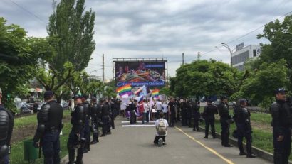 Incidente la un marş al homosexualilor şi lesbienelor de la Chişinău