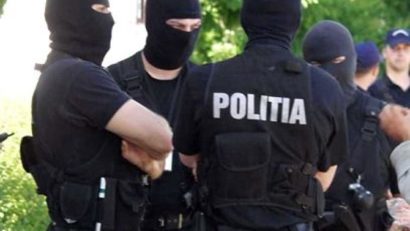 CĂLĂRAȘI: Mascații fac percheziții la persoane bănuite de proxenetism