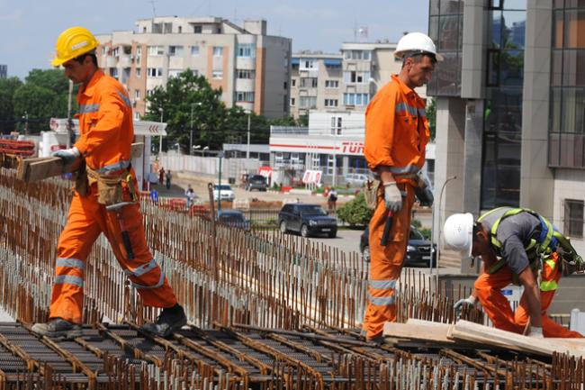 Muncitori în construcţii, angajaţi la negru, depistaţi de inspectorii ITM Constanţa