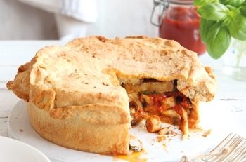 ORA MESEI: Plăcintă-pizza cu ciuperci și vinete