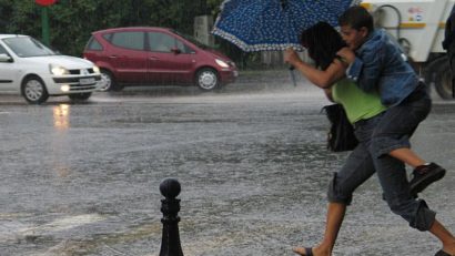 Informare meteorologică. Ploi torențiale, joi, în țară