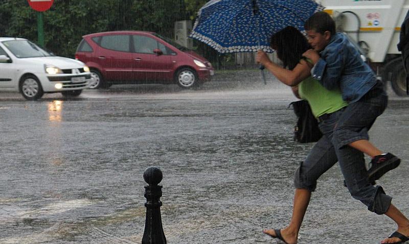 Informare meteorologică. Ploi torențiale, joi, în țară