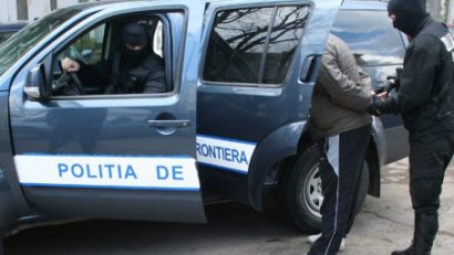 Maşină înmatriculată în Bulgaria cu acte false, descoperită în Vama Ostrov