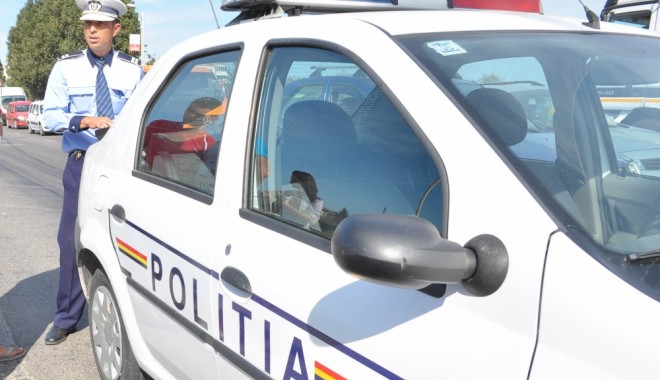 Poliţist accidentat de un şofer fugar
