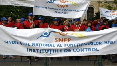 Funcţionarii publici ies în stradă