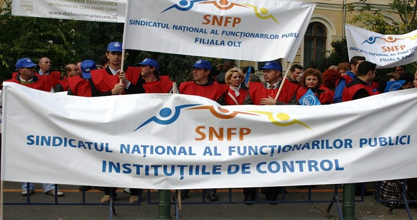 Funcţionarii publici ies în stradă