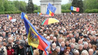 Câteva mii de persoane au manifestat sâmbătă în centrul Chişinăului