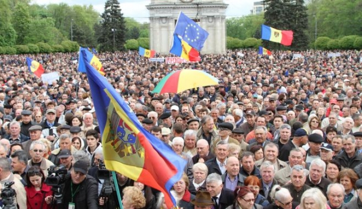 Câteva mii de persoane au manifestat sâmbătă în centrul Chişinăului