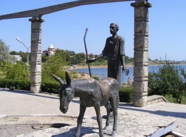AUDIO: Statuia lui Techir, vandalizată în fiecare an