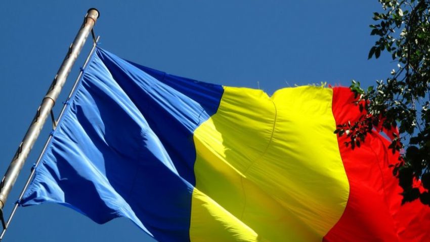 (AUDIO) Catarg imens cu steagul României, la Tulcea