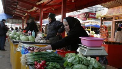 Pieţarii trebuie să aibă, de azi, carnete de comercializare
