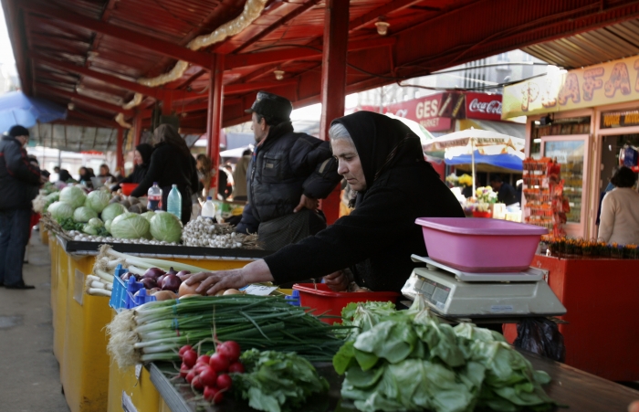 Pieţarii trebuie să aibă, de azi, carnete de comercializare