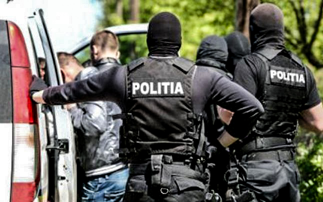 Urmăriţi naţional, prinşi de poliţiştii din Constanţa