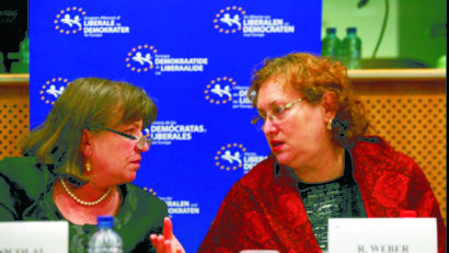 Doi europarlamentari PNL, propuşi pentru excluderea din partid