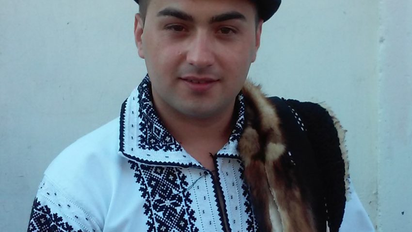 (AUDIO) Un român din Ucraina duce mai departe folclorul bucovinean