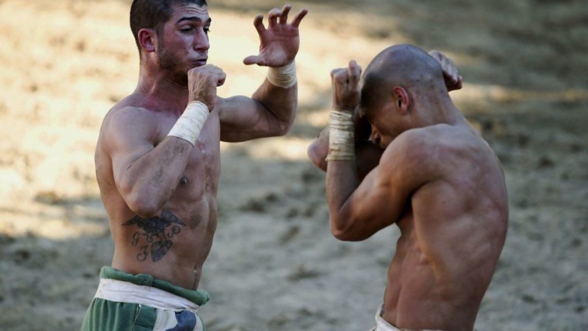 FOTO: Fotbal istoric – cel mai brutal sport cu balonul rotund