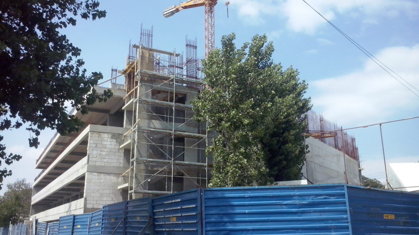 FOTO: Parcarea multietajată din Mamaia – un an ÎNTÂRZIERE față de termenul anunțat inițial