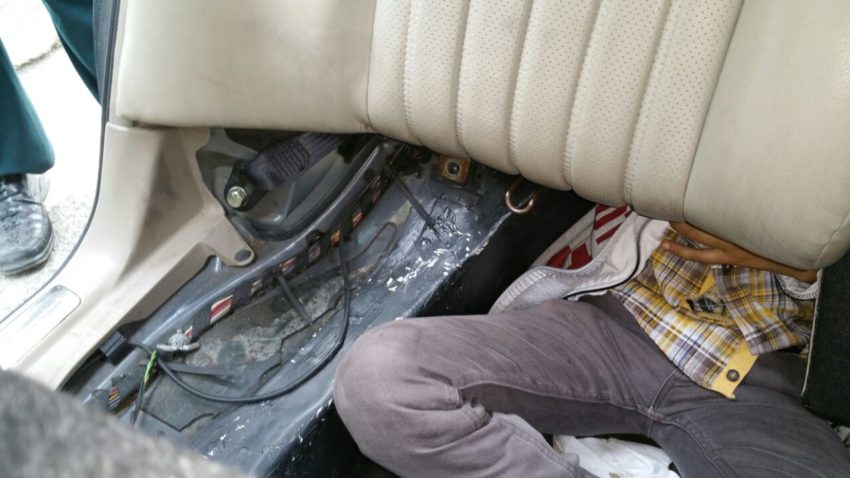 FOTO: Transfugi sirieni descoperiți ascunși în portbagaj la Vama Veche