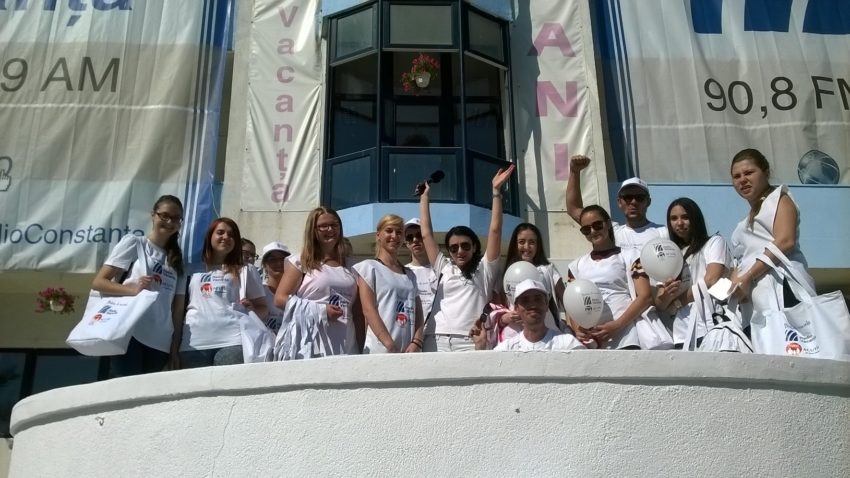 Prima acţiune a campaniei „Brăţara de Vacanţă” a avut loc astăzi pe plaja din Mamaia