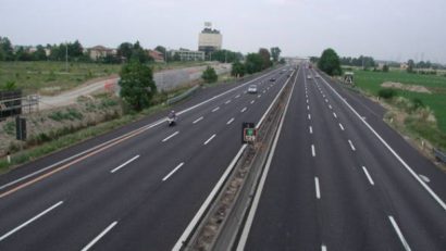 Incendiu lângă autostradă, la Ovidiu