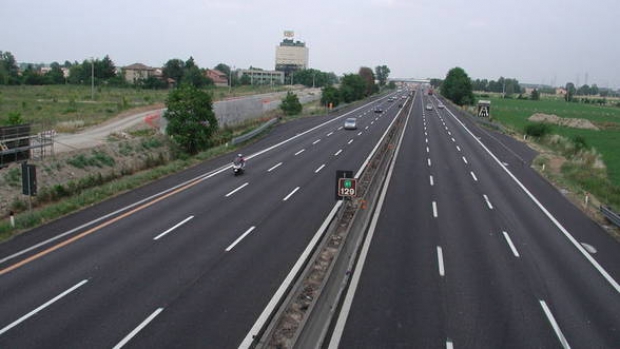 Incendiu lângă autostradă, la Ovidiu