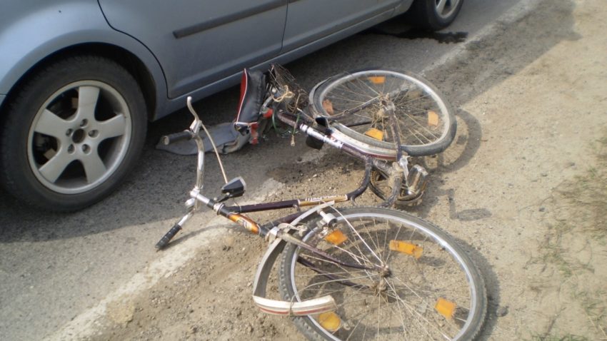 CONSTANȚA: Accident de circulație ciudat. Mașină, accidentată de o bicicletă