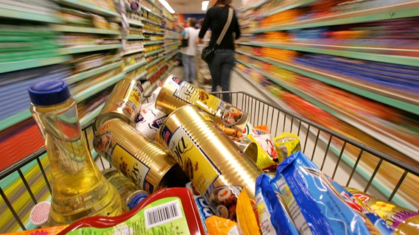 Astăzi a intrat în vigoare TVA de 9% la alimente – Preţurile ar trebui să scadă