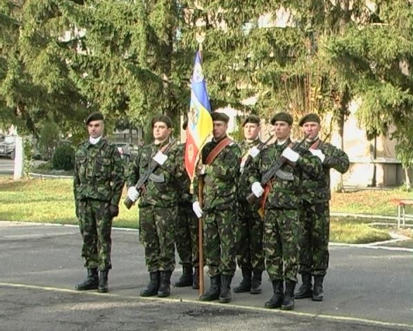 Tinerii care doresc ar putea să satisfacă stagiul militar