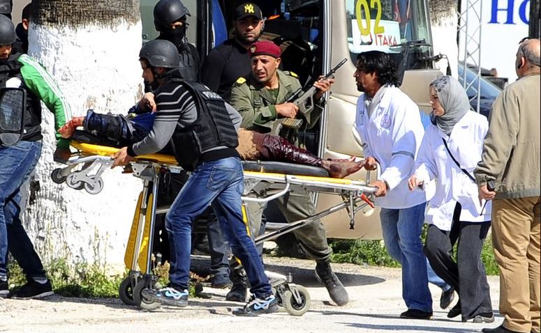 UPDATE – Zeci de morţi, într-un ATAC TERORIST comis în Tunisia