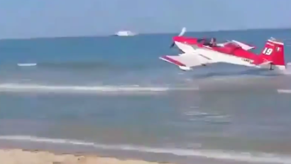 VIDEO: Două avioane s-au ciocnit în aer la un miting aviatic