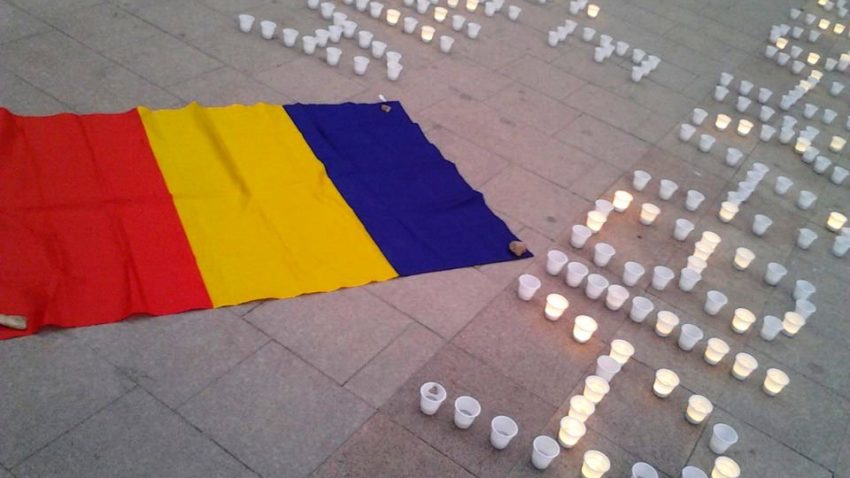 FOTO Lampioane şi lumânări pentru Basarabia, pe faleza Cazinoului Constanţa