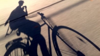 Un bibliotecar român va pedala 3.000 de km, de la Marea Neagră la Marea Nordului